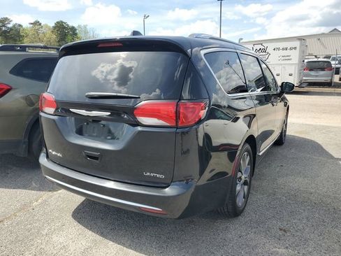 Used 2017 Chrysler Pacifica Limited image 9