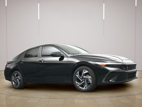 Used 2025 Hyundai Elantra Sport FWD image 22