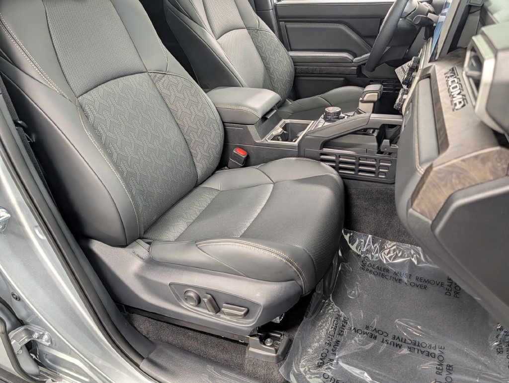 Used 2024 Toyota Tacoma Limited AWD/4WD image 30