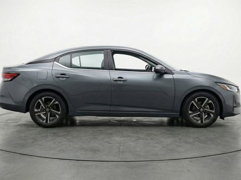 Used 2025 Nissan Sentra SV image 11