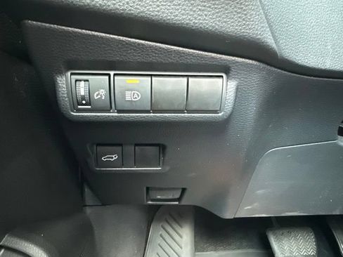 Used 2024 Toyota Corolla Cross XLE w/ Convenience Package AWD/4WD image 23
