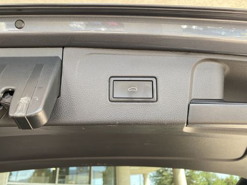Certified 2023 Volkswagen Atlas SE w/ Panoramic Sunroof Package FWD image 16