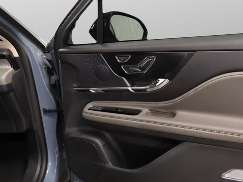 Used 2024 Lincoln Corsair AWD w/ Towing Package image 35