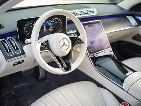 Used 2022 Mercedes-Benz S 500 4MATIC w/ AMG Line Package image 19