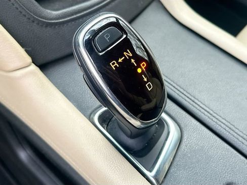 Used 2018 Cadillac XT5 Luxury w/ Driver Awareness Package image 18