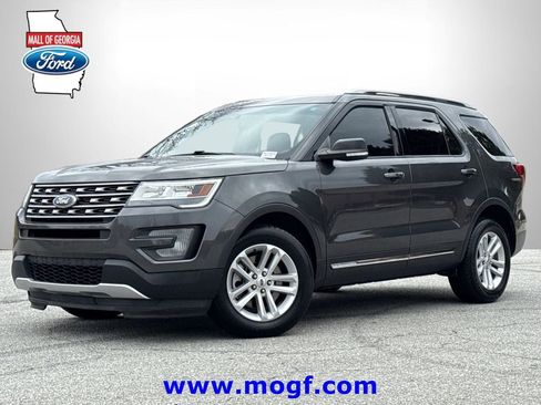 Used 2017 Ford Explorer XLT image 1