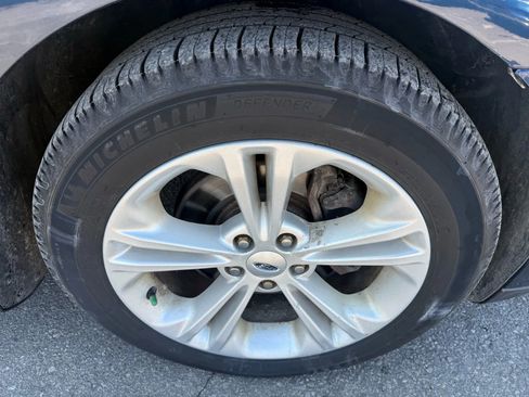 Used 2016 Ford Taurus SEL w/ Equipment Group 201A image 12