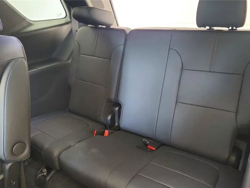 Used 2023 Chevrolet Traverse RS FWD image 33