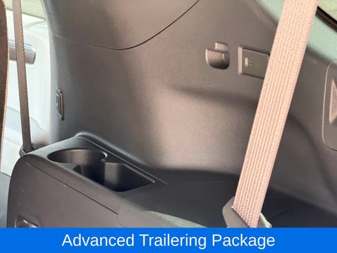 Used 2025 Chevrolet Suburban Premier AWD/4WD image 38