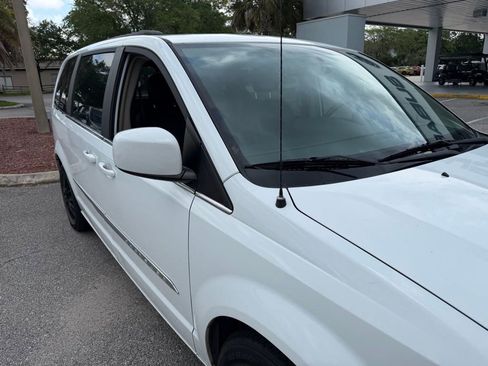 Used 2015 Chrysler Town & Country Touring FWD image 14