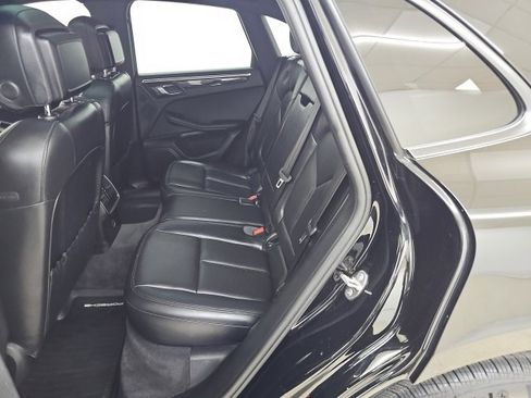Used 2021 Porsche Macan image 3