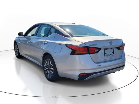 Used 2024 Nissan Altima 2.5 SV image 5
