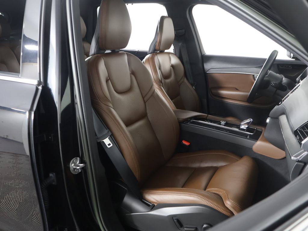 Used 2023 Volvo XC90 B6 Ultimate w/ Protection Package Premier AWD/4WD image 34