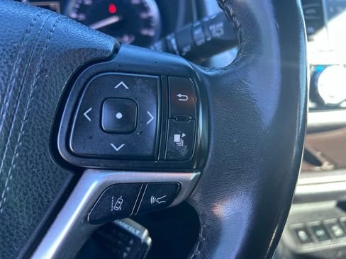 Used 2017 Toyota Highlander Limited image 24