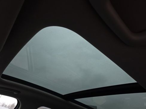 Used 2022 Kia Sorento SX image 2