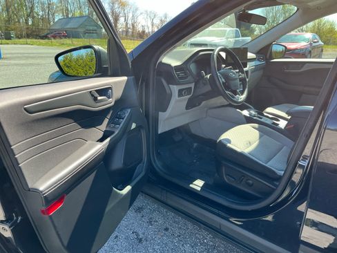 Used 2023 Ford Escape Active w/ Tech Pack #1 AWD/4WD image 9