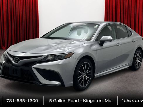 Certified 2022 Toyota Camry SE w/ Cold Weather Package AWD/4WD image 1
