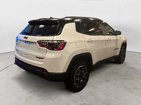 Used 2025 Jeep Compass Trailhawk AWD/4WD image 5