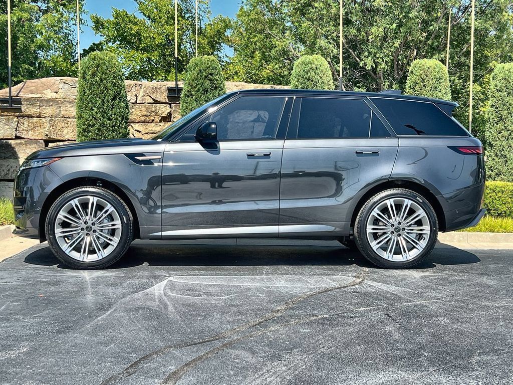 New 2026 Land Rover Range Rover Sport Dynamic SE AWD/4WD image 2