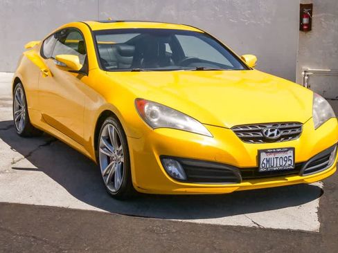 Used 2010 Hyundai Genesis 3.8 RWD image 3