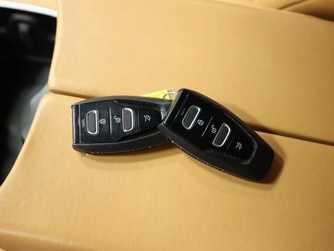 Used 2021 Aston Martin DBX AWD/4WD image 5