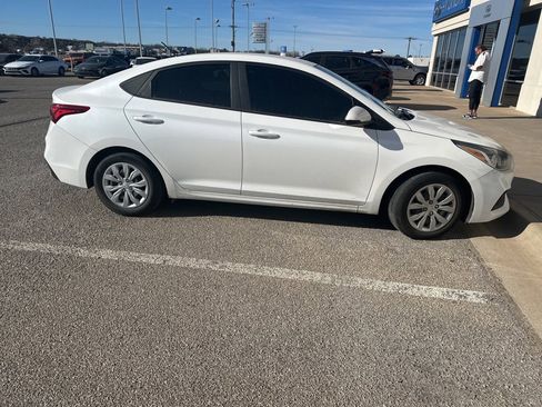 Used 2020 Hyundai Accent SE image 4