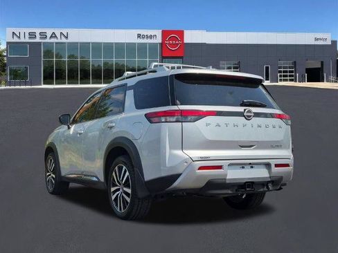 Certified 2025 Nissan Pathfinder Platinum FWD image 5