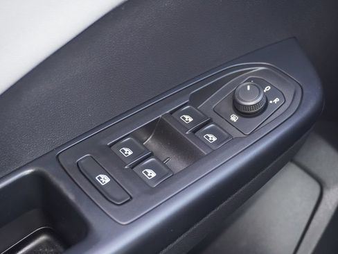 Used 2022 Volkswagen Taos SE FWD image 15