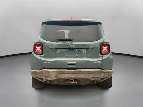 Used 2018 Jeep Renegade Latitude w/ Cold Weather Group AWD/4WD image 11