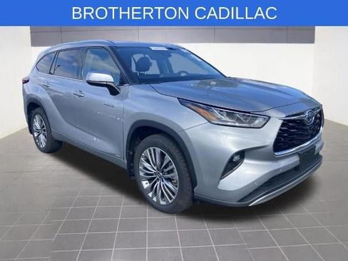 Used 2021 Toyota Highlander Platinum AWD/4WD image 3
