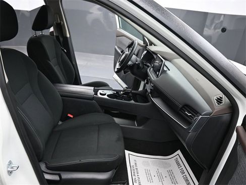 Used 2023 Nissan Rogue S image 10