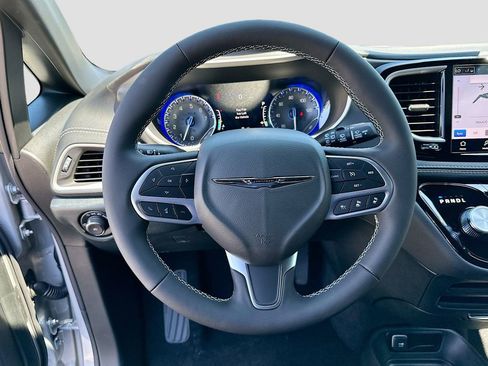 New 2026 Chrysler Pacifica Select image 11