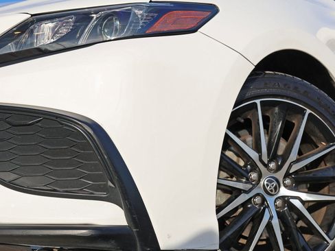 Used 2021 Toyota Camry SE image 12