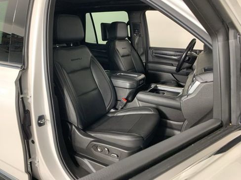 Used 2021 GMC Yukon Denali w/ Denali Premium Package AWD/4WD image 41