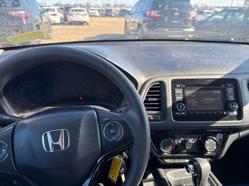 Used 2019 Honda HR-V LX image 19