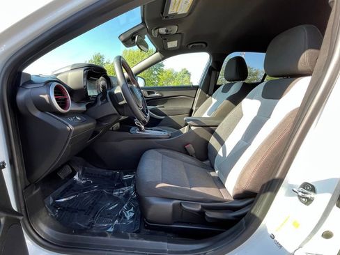 Certified 2024 Chevrolet Trax RS FWD image 10