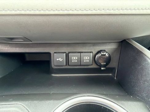 Used 2021 Toyota Highlander XLE AWD/4WD image 26