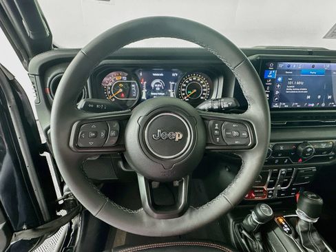 Used 2025 Jeep Wrangler Unlimited Rubicon AWD/4WD image 12