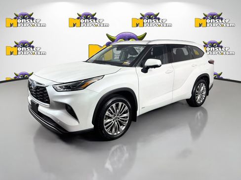 Used 2024 Toyota Highlander Platinum AWD/4WD image 1
