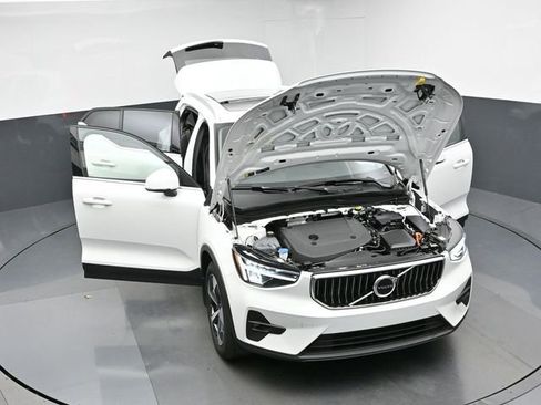 Used 2023 Volvo XC40 B4 Plus w/ Protection Package Premier image 48