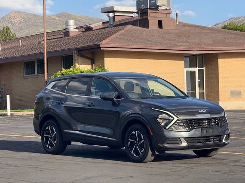 Used 2023 Kia Sportage LX AWD/4WD image 3