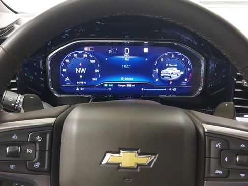 Used 2024 Chevrolet Silverado 1500 LTZ w/ Z71 Off-Road Package AWD/4WD image 18