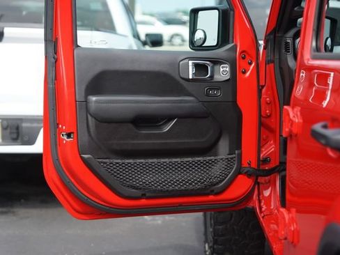Used 2023 Jeep Wrangler Unlimited Sahara AWD/4WD image 30
