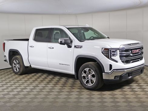 Used 2025 GMC Sierra 1500 SLT AWD/4WD image 2