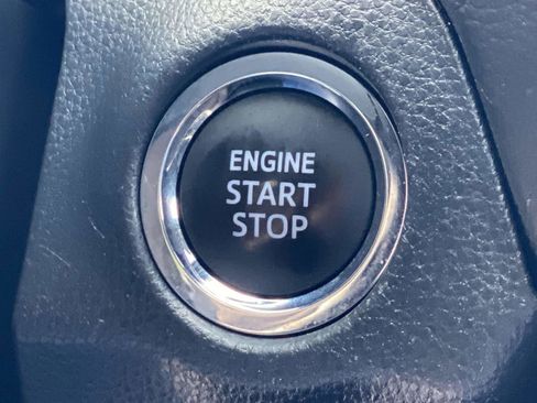 Used 2025 Toyota RAV4 XLE AWD/4WD image 51