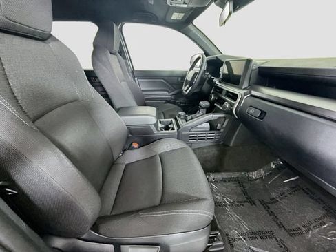 Certified 2025 Toyota 4Runner SR5 AWD/4WD image 28