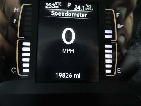 Used 2019 Jeep Cherokee Latitude Plus w/ Cold Weather Group FWD image 33