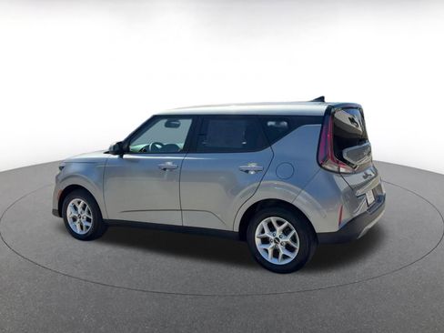Used 2025 Kia Soul LX w/ LX Technology Package image 10