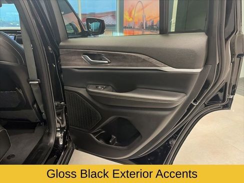 Used 2024 Jeep Grand Cherokee Limited w/ Black Appearance Package image 22