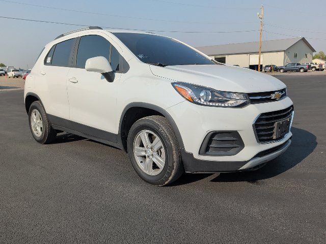 Used 2021 Chevrolet Trax LT w/ LT Convenience Package AWD/4WD image 2